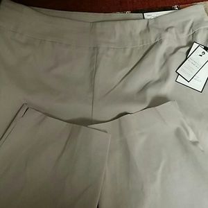 Women's Tan Dana Buchman Capri pants